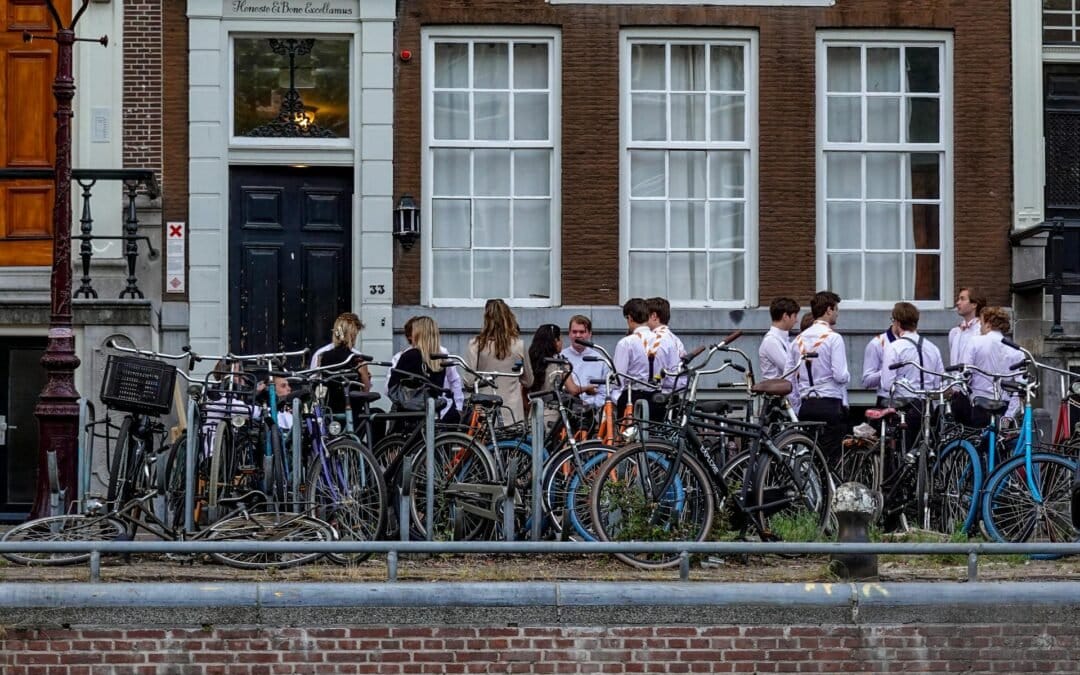 Studenten Upside Down!